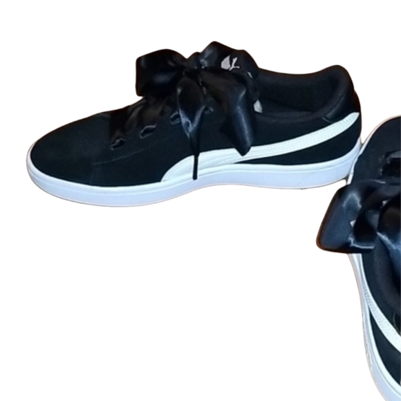 Youth Puma Sneakers - Picture 2 of 5